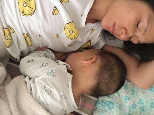 如何给一岁宝宝断奶才正确,给宝宝断奶宝宝吃的少怎么办