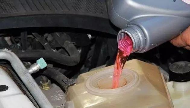 汽车加水多久加一次,汽车水箱加水在哪里加