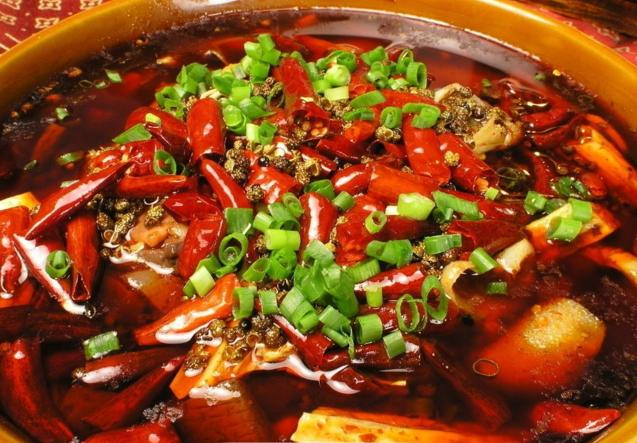 有些人一吃辣椒就满头大汗,吃饭吃辣椒满头大汗怎么回事