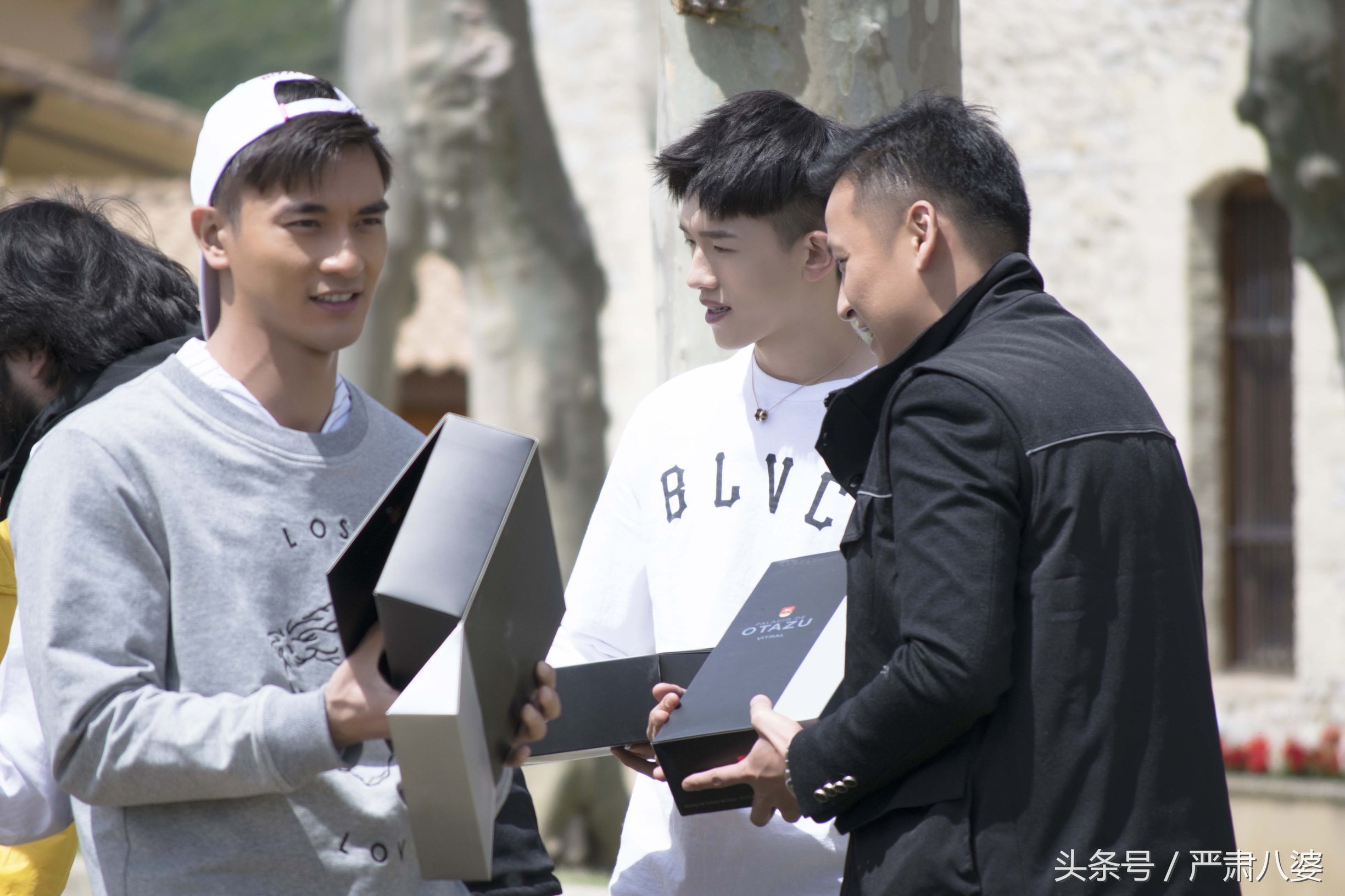 《遇见足球城》酒庄调酒郑凯勇做“前锋”示范队友