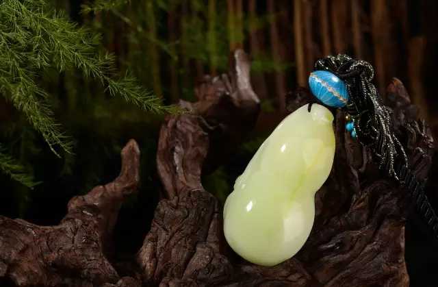 蜜蜡的种类及图片介绍,蜜蜡的种类及价值及图片