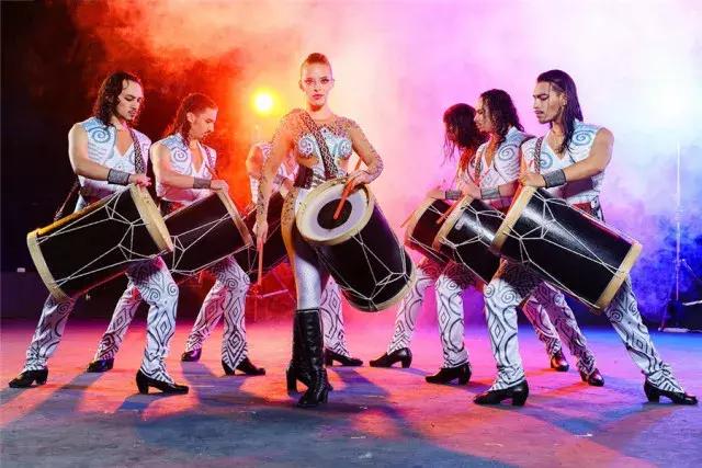 比游乐场的项目还要刺激吧,马戏酒店杂技房和魔术房区别