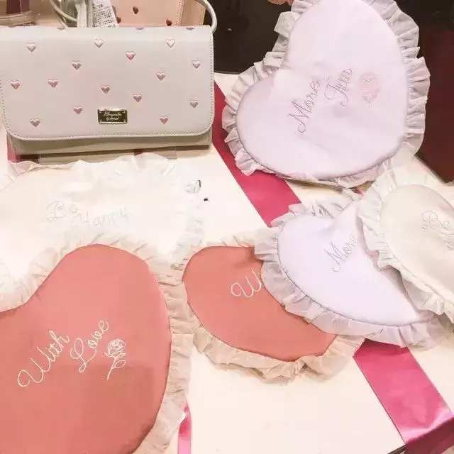 扬州妹纸们像你这种青春美少女，不光是化妆品，连收纳包也要漂亮