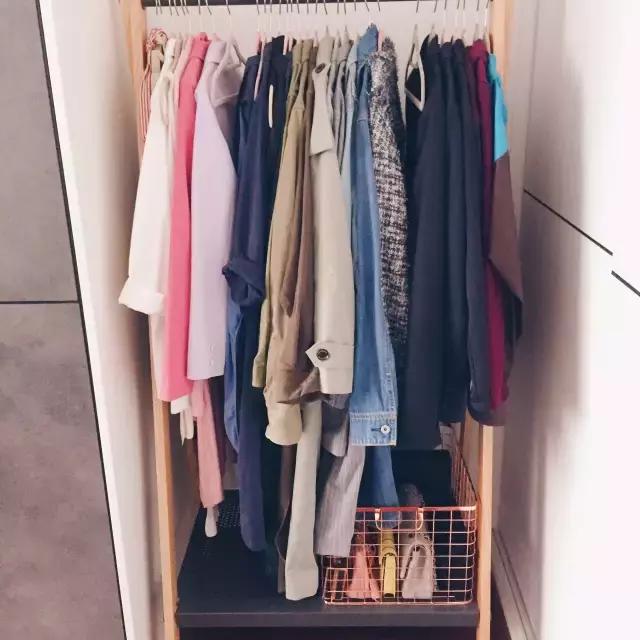 椅子上总堆满衣服,家里坐的椅子总是黏黏的怎么办