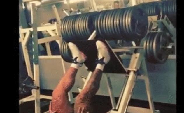 下肢不稳一推就倒怎么练,提升下肢爆发力做半蹲还是全蹲