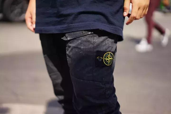 可能你手上的Supreme正是来自美国10几岁排队*党**！