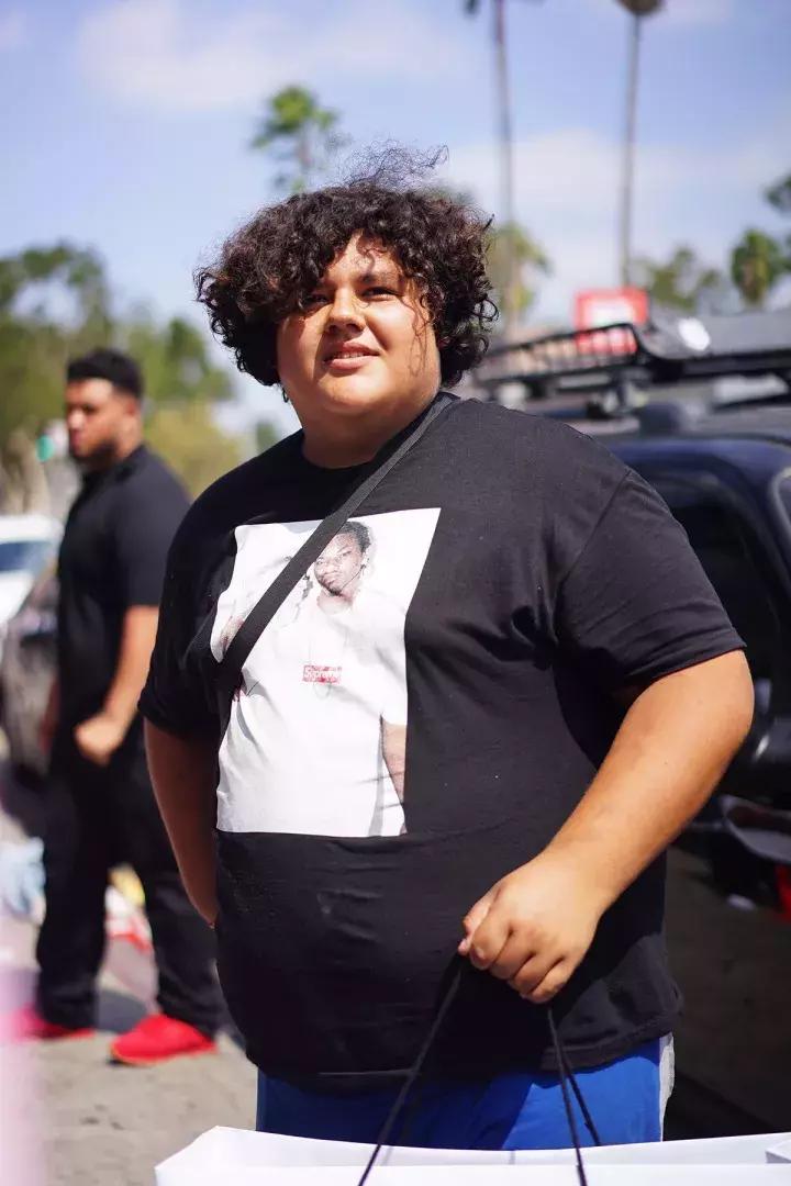 可能你手上的Supreme正是来自美国10几岁排队*党**!