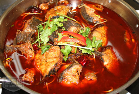 铁锅炖鱼花卷做法,东北铁锅炖鱼做法视频