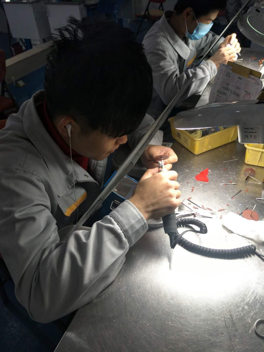 烤瓷牙连桥修复大概多少钱一颗,用烤瓷牙的方法矫正牙齿