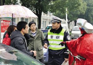 发生交通事故，负主要责任的对方不赔偿怎么办？