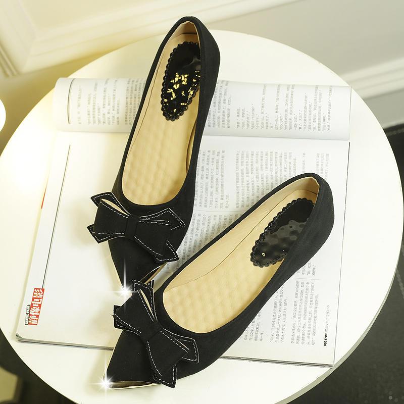 秋天也要招桃花,尖头鞋让你美出天际