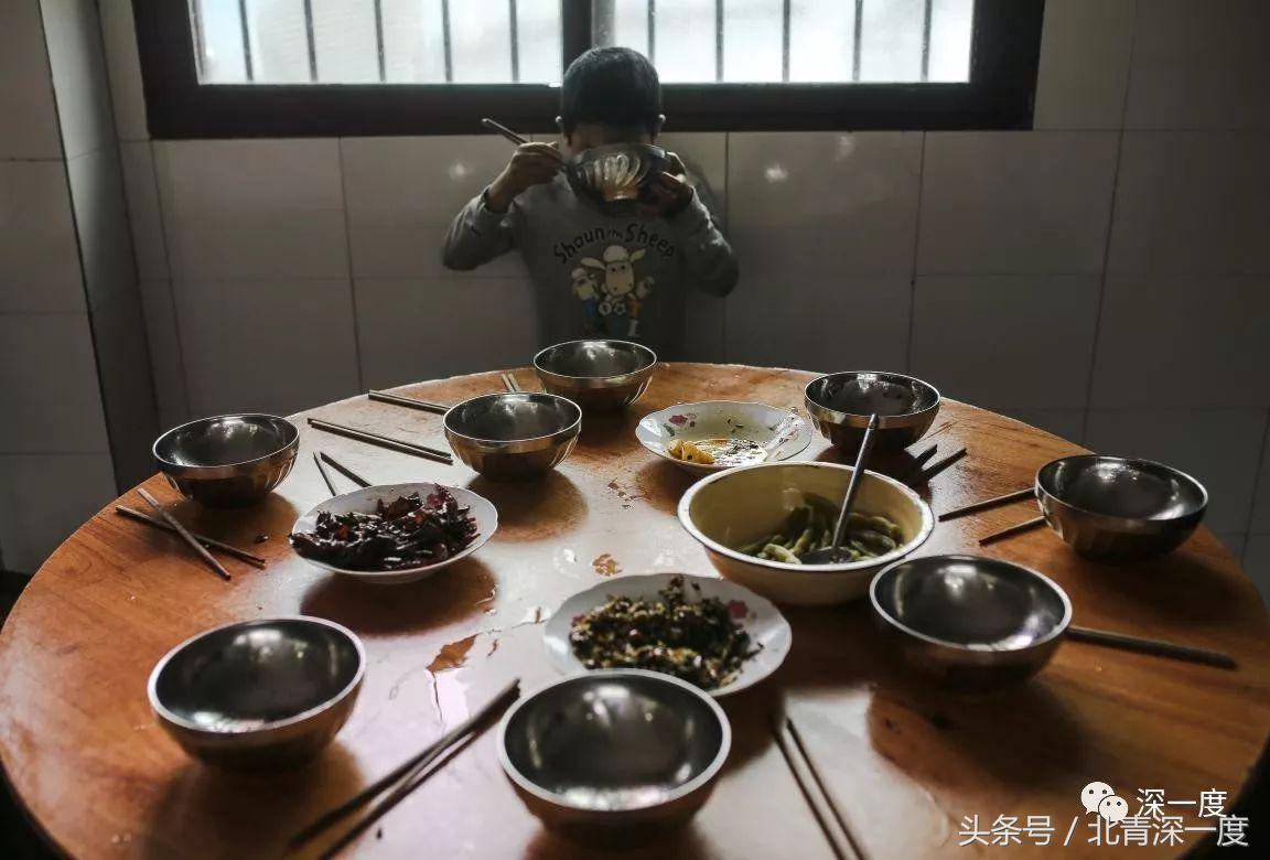 鹿晗泥坑,鹿晗在泥坑里