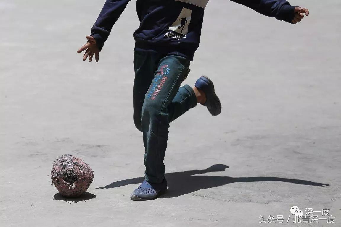 鹿晗泥坑,鹿晗在泥坑里