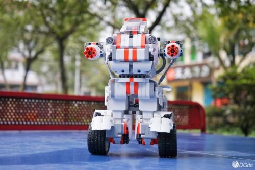 一个IT男的体验：除了乐高外你还可以选择这款积木机器人！