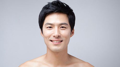 为什么男生要比女生更容易白,男生可以做到比女生还白吗