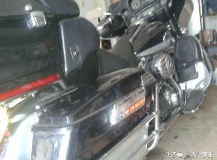 哈雷至尊滑翔摩托车大卸八块，只为换根皮带！