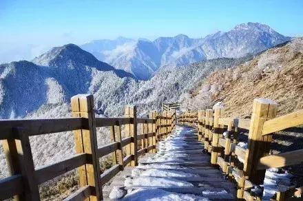 美雪哭了视频完整版,冬天的西岭雪山风景