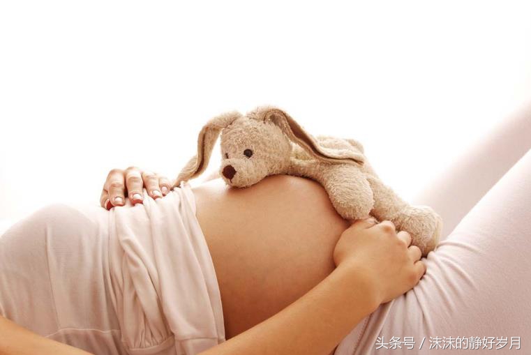 孕早期见红b超却是好的,孕初期见红医生说要卧床