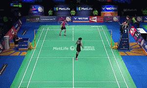 羽毛球单打比赛对手杀斜线怎么防,羽毛球双打封网封直线还是斜线