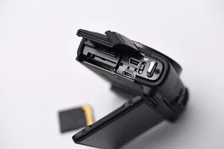 佳能eosm100正式发布,佳能eosm100购买时都带啥