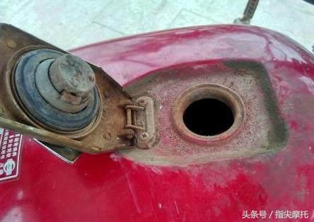 摩托车钥匙丢了油箱盖开启方法,三轮摩托车油箱钥匙丢了怎么开
