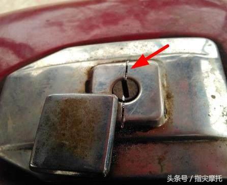 摩托车钥匙丢了油箱盖开启方法,三轮摩托车油箱钥匙丢了怎么开