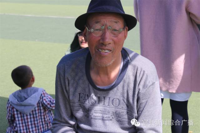 全县校园足球比赛,阳光体育快乐足球操