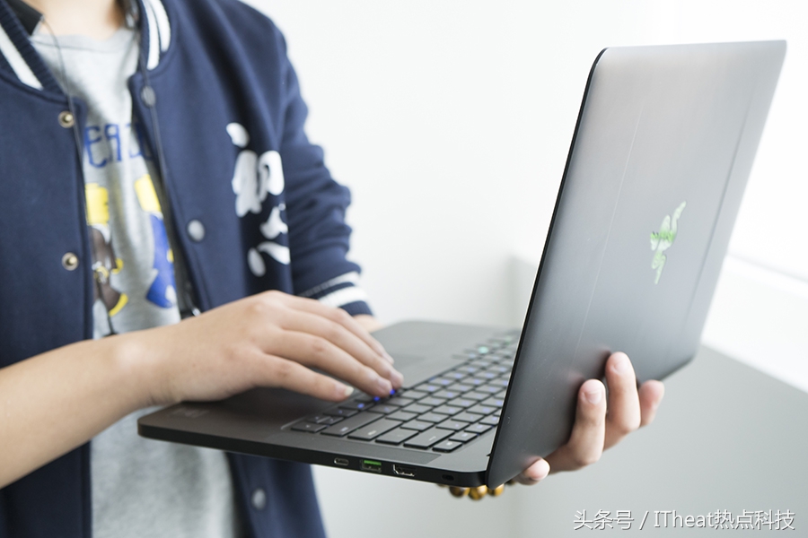 雷蛇灵刃轻薄游戏本,雷蛇新款灵刃游戏本