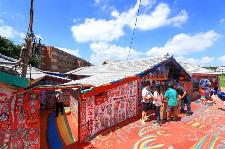 孤独星球评选:「世界秘密奇迹」台湾彩虹眷村入选