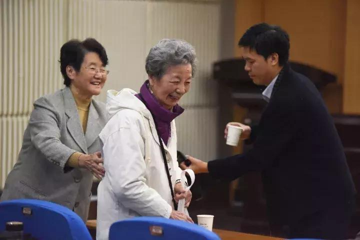 重返母校80后的回忆,重返六十年前的母校