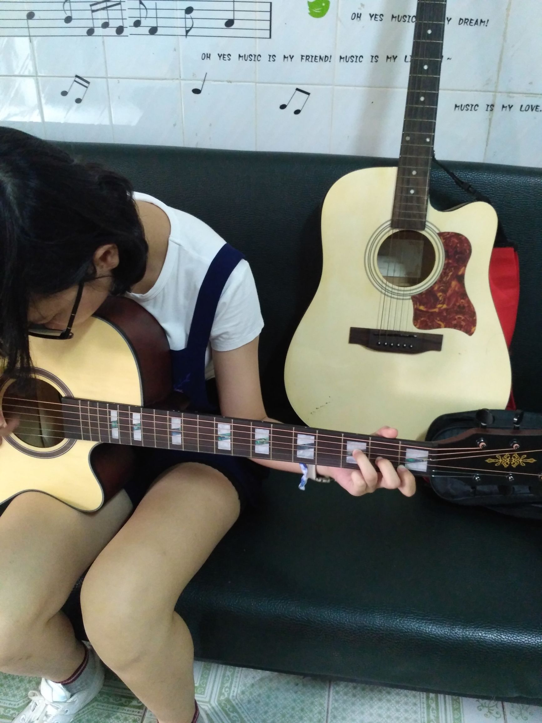 初学者木吉他选什么好,合板吉他和全单吉他怎么区别