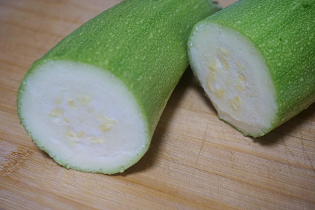 日常买菜不知道买什么吃,冬天买这三种菜来做很美味