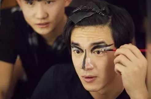 鍐呭鐢靛晢濡備綍鏀瑰彉缇庡彂琛屼笟,缇庡app鐩堝埄妯″紡