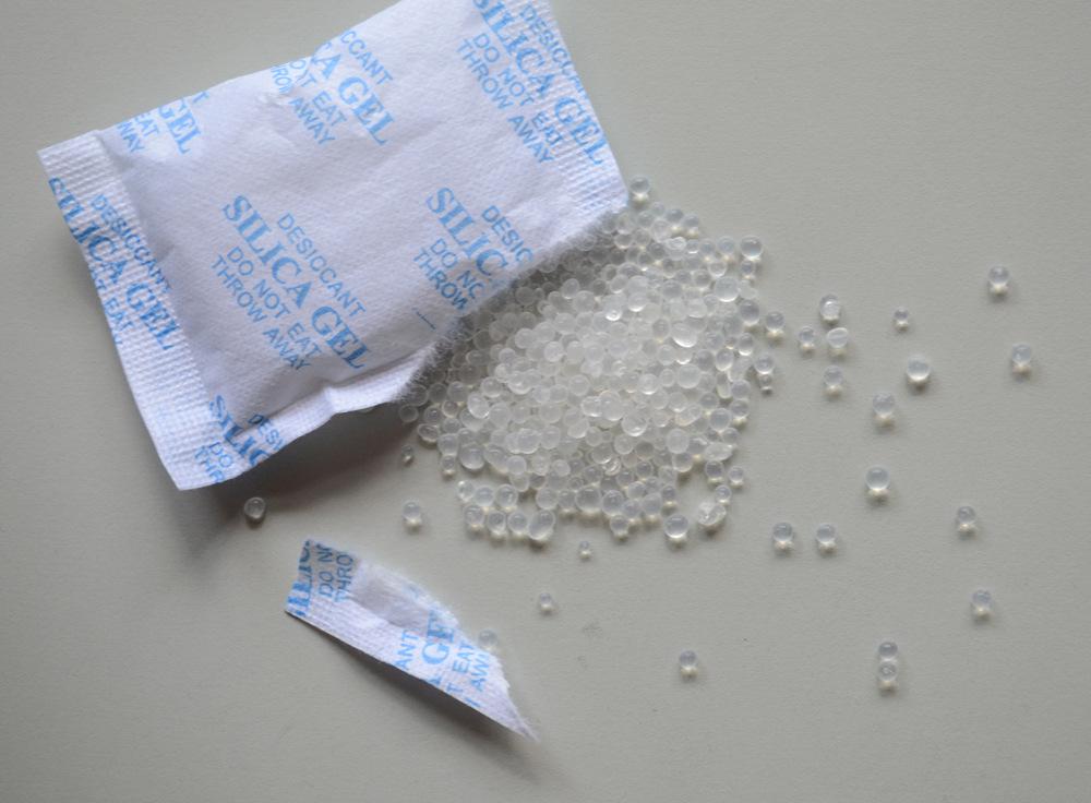 不小心误食了颗粒干燥剂会怎样,猫误食了干燥剂