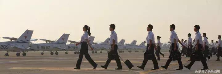 民航飞行员报考条件费用,民航飞行员报考条件490分