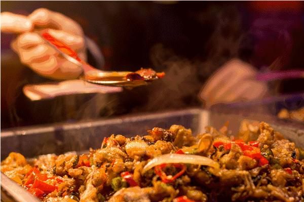 广州岗顶美食街,岗顶地铁口美食街