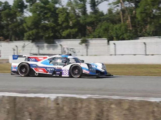 耐力赛绝非无休止地“画圈”,而是用轮胎来拓宽的哲学