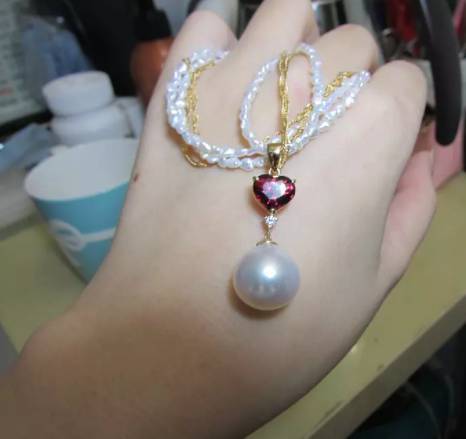 白珍珠漂亮还是灰珍珠漂亮,十大必买珍珠款式经典