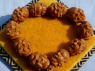 不用过多养护的手串,木质手串冬天盘串注意事项