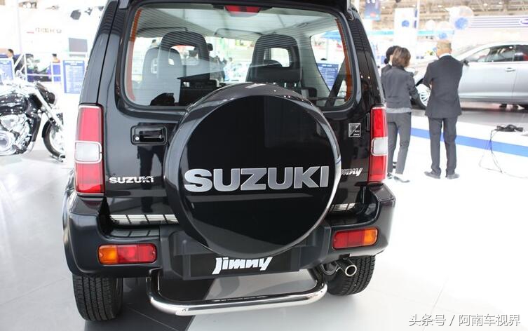 最新款铃木吉姆尼提车,土豪家里有几辆车