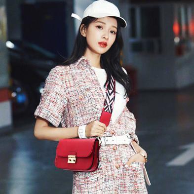 这些包包因为她们的出现而变得光彩夺目,不会搭配的女孩值得收藏