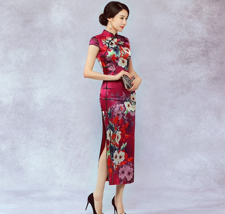 一袭旗袍显示柔美,真丝旗袍最能体现女人的优雅高贵