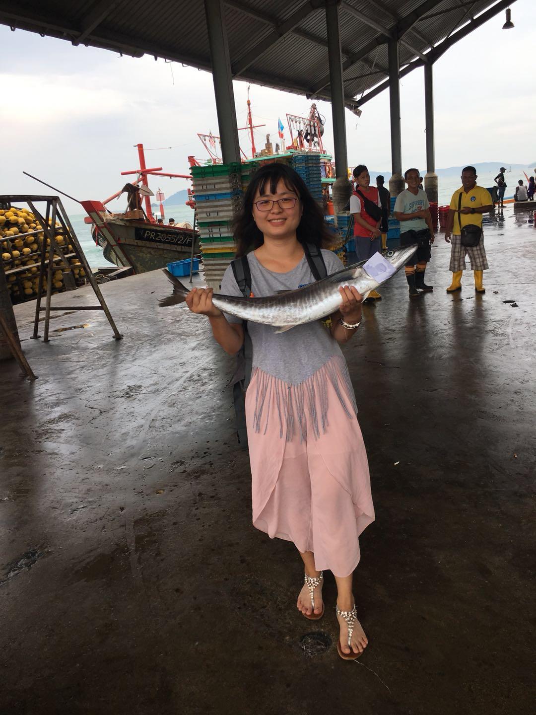 在马来西亚的沙巴码头，中国女生很受欢迎