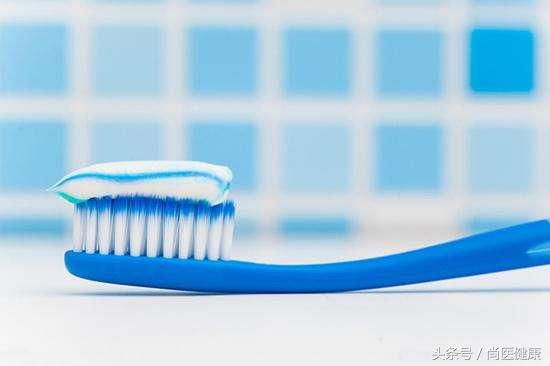 嘴唇太干起皮怎么解决用什么唇膏,嘴唇太干有什么妙招解决