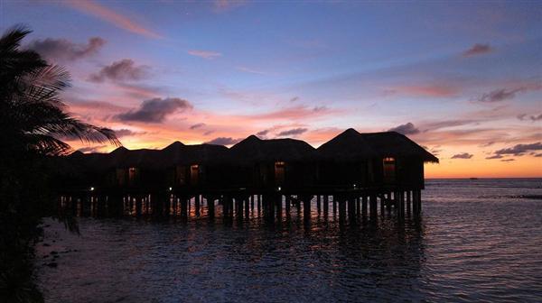 满月岛旅游攻略,满月岛和马尔代夫岛哪个好
