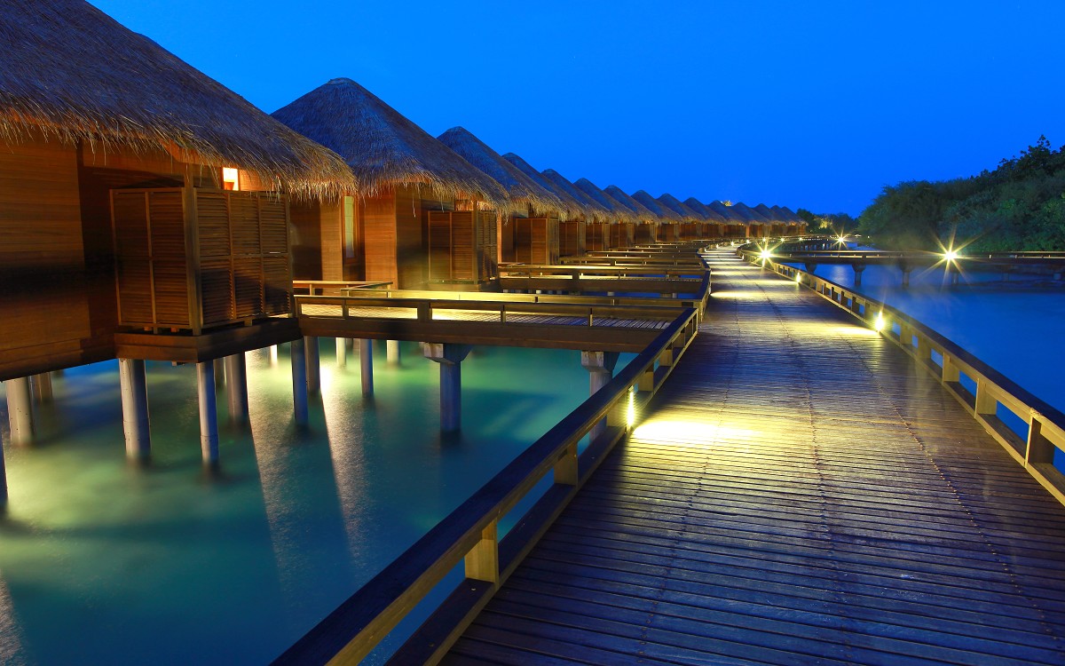 满月岛旅游攻略,满月岛和马尔代夫岛哪个好