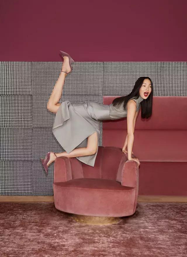 这个被梦露、赫本深爱着的高跟鞋牌子,现在却美得过分怪异?!