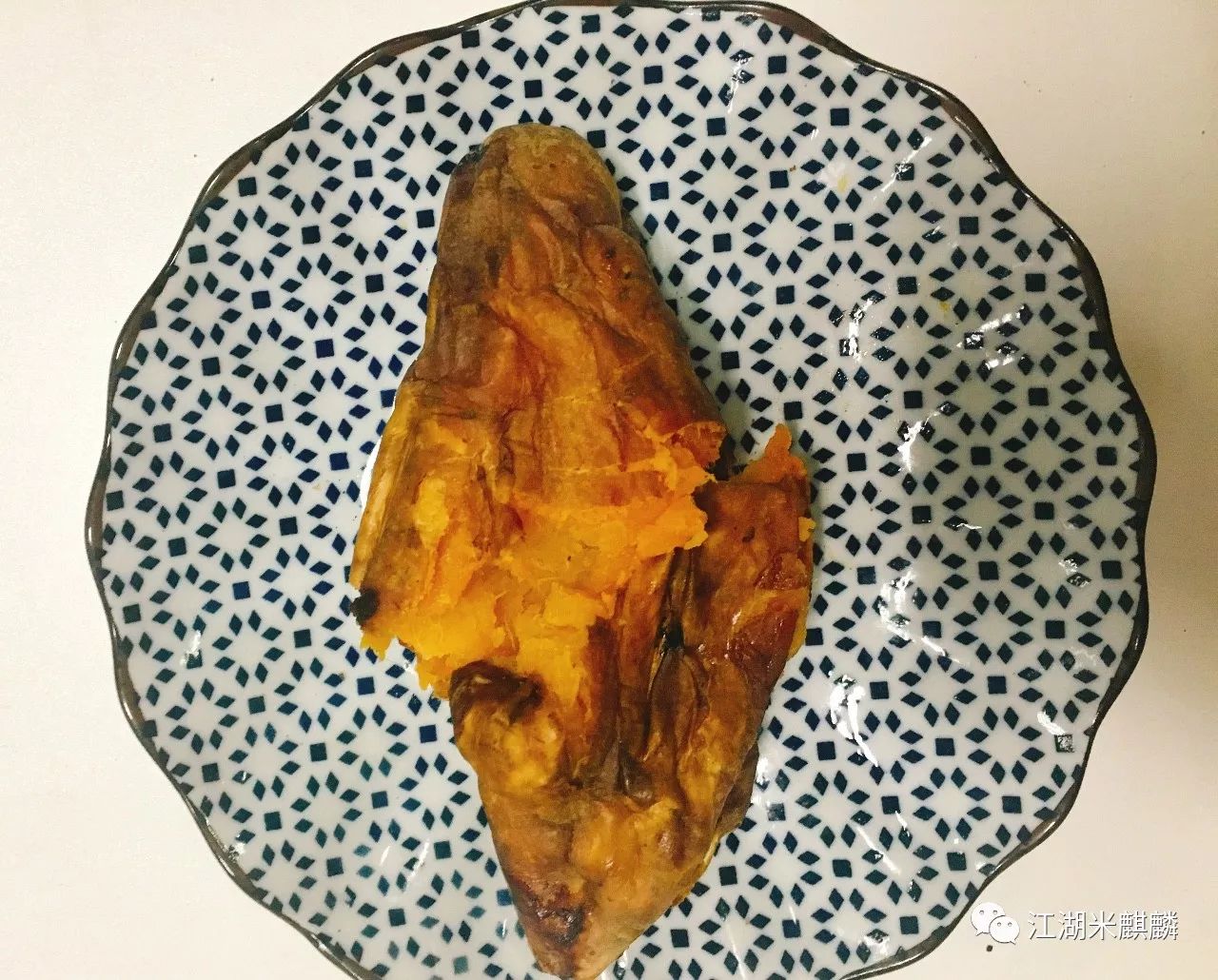 没了推着“汽油罐”的小贩,我们还能去哪吃甜到流汁儿的烤红薯?