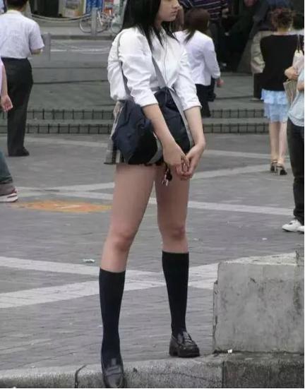 日本校服裙子为什么那么短,日本校服短裙子图片