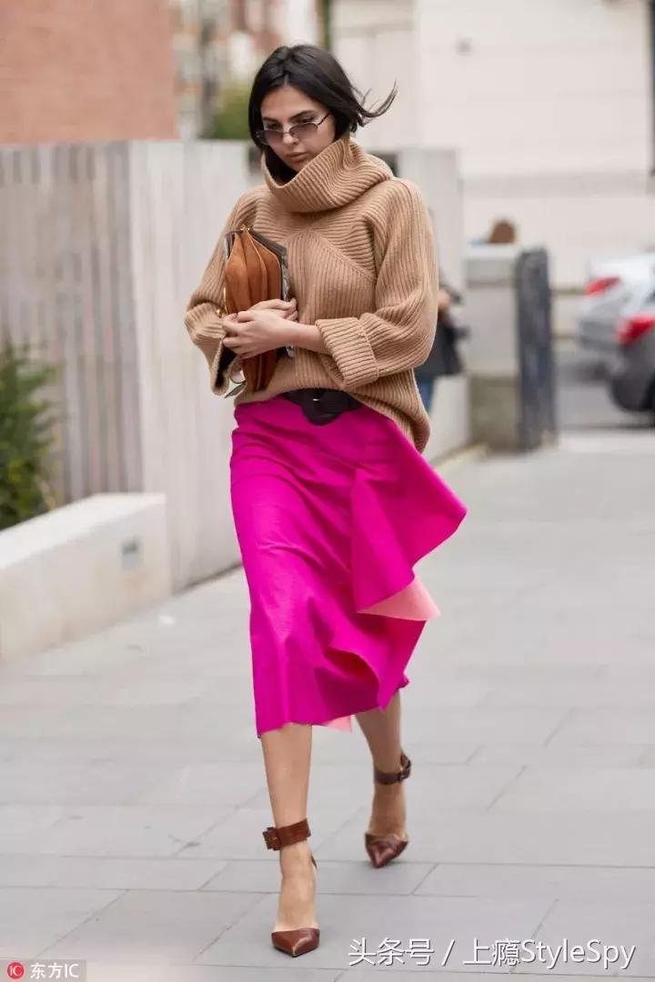 冬天半袖蝙蝠衫毛衣搭配,冬天宽松版的毛衣怎么搭配